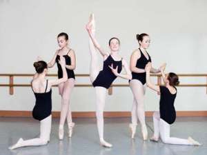 5 Girls in ballet poses