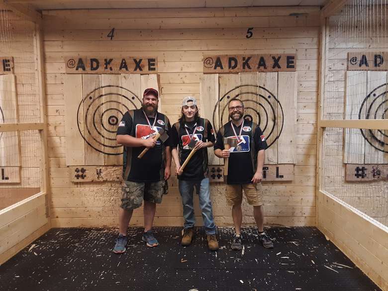 axe throwers posing