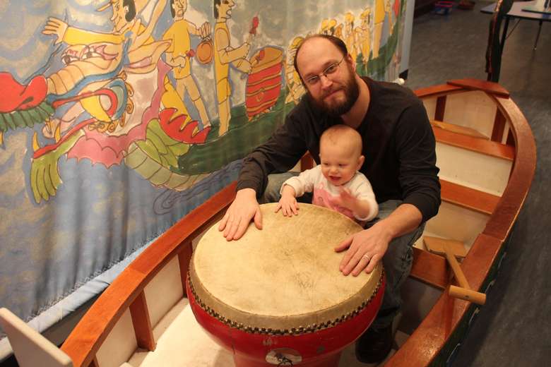 Family enjoying our Taiwanese Dragon Boat!