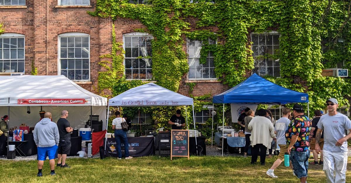 vendors outside the shirt factory