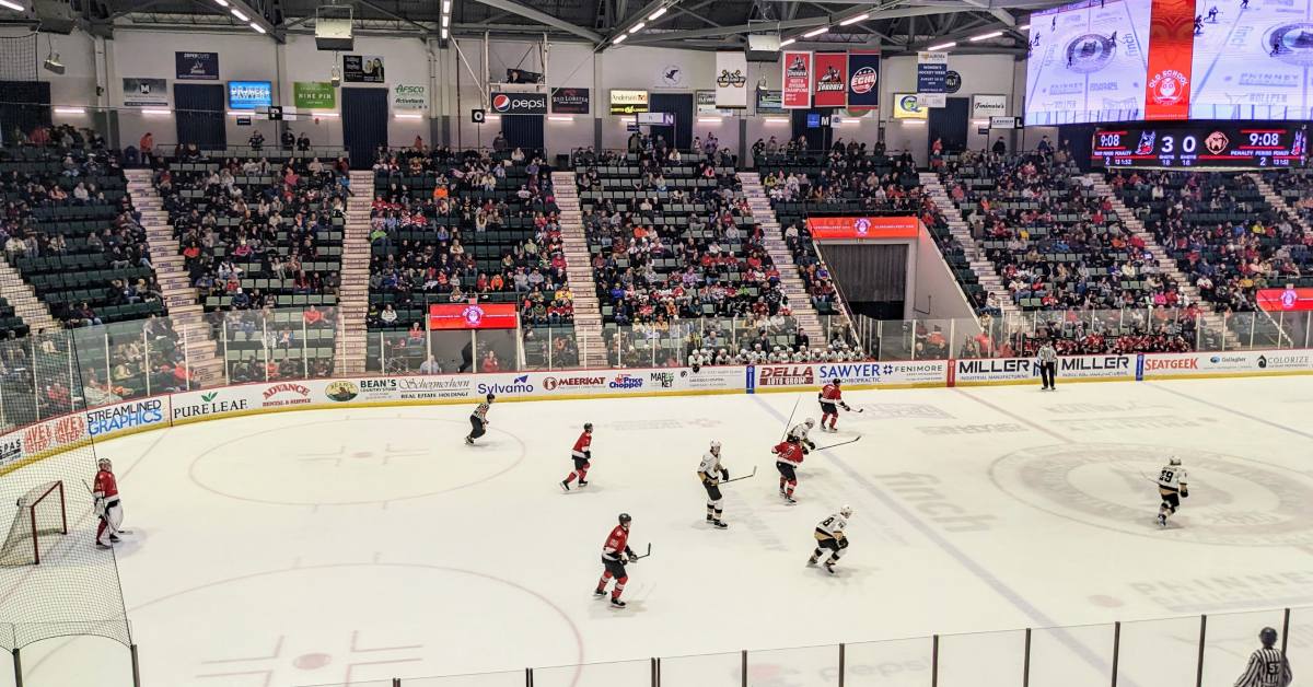 adirondack thunder hockey game in glens falls