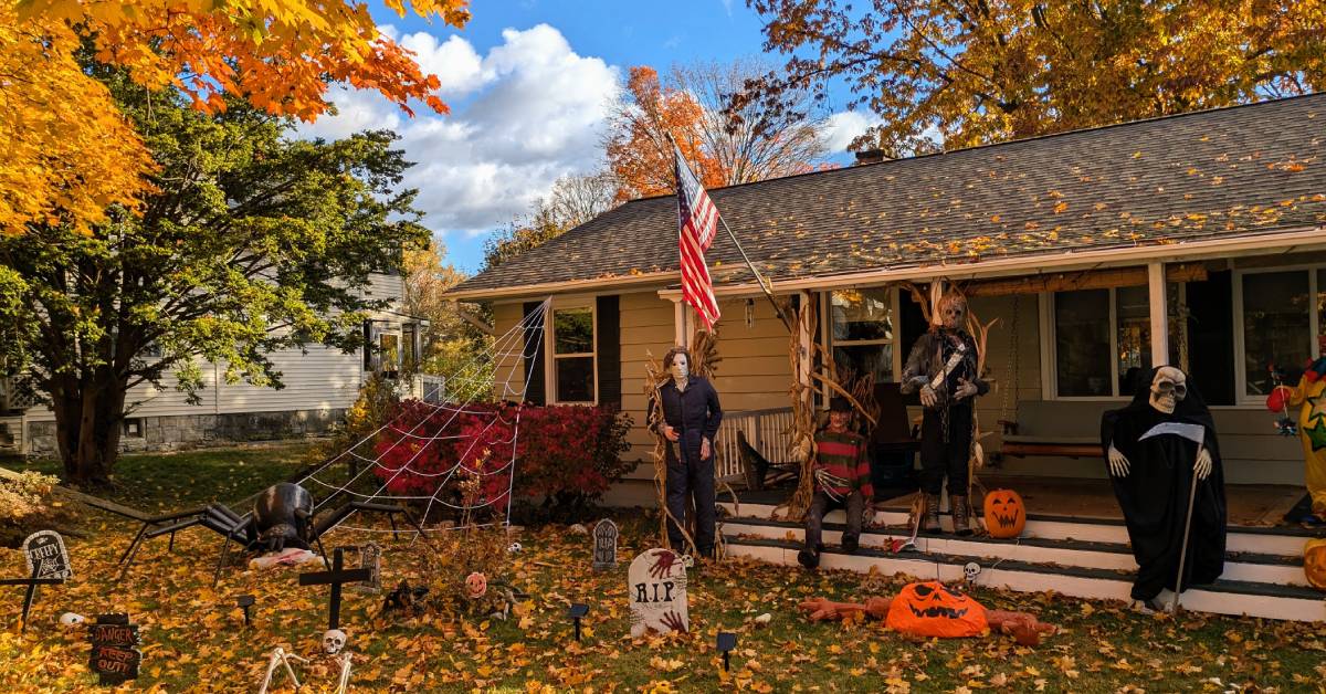 halloween decorations outside house