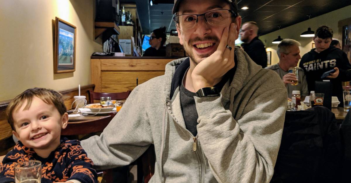 dad with toddler at cooper's cave ale company