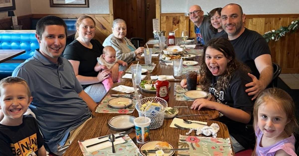 large family with kids at peppermill family restaurant