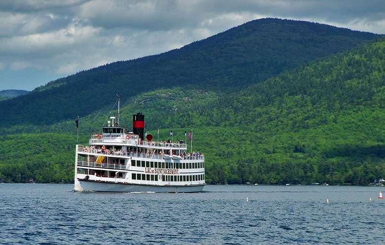 the lac du saint sacrement steamboat on lake george