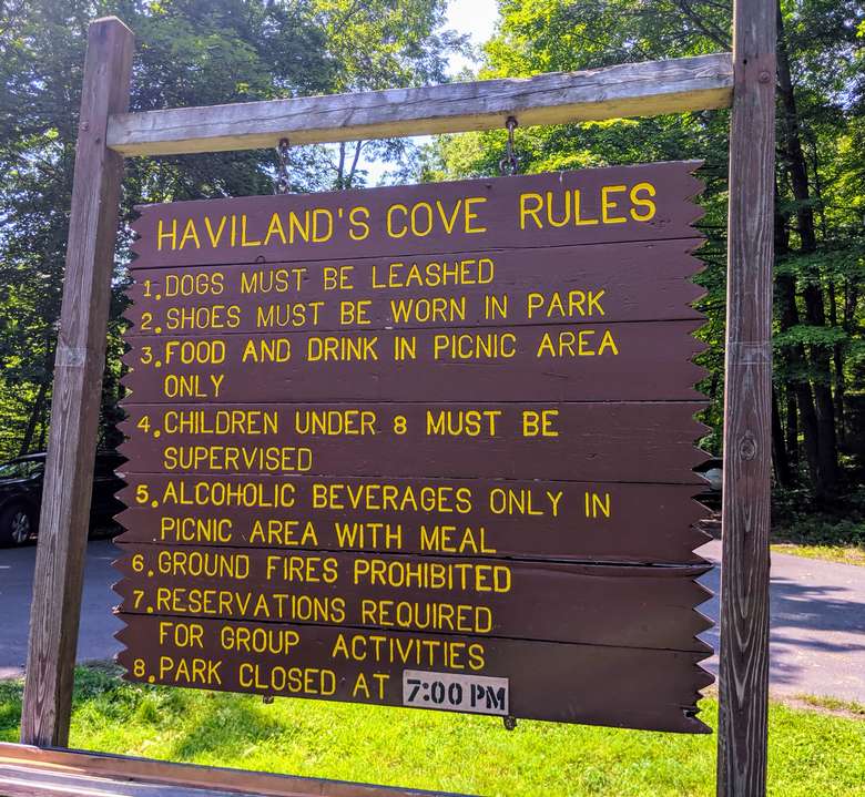 park rules sign