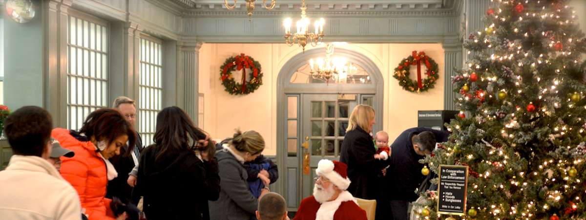 line up people waiting to meet santa